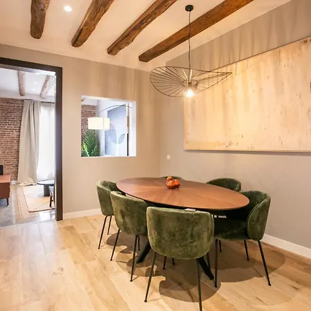 11mal1055 - Fantastic Near Sagrada Famil *